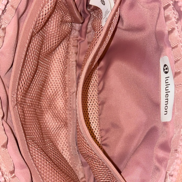 Lululemon Rose Pink Everywhere Belt Bag 1L - Picture 3 of 5
